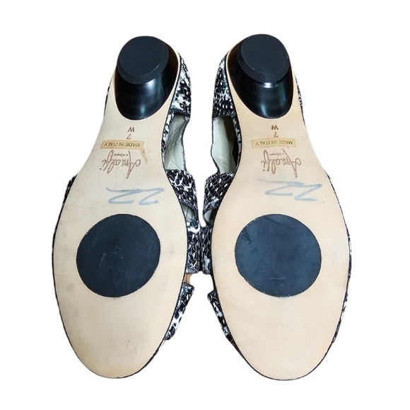 Amalfi Rangoni Black and White Peep Toe Sandals Size 7W - Picture 4 of 4
